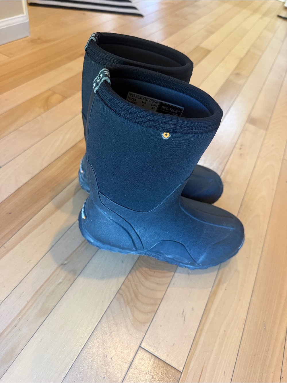 Bogs Women's Black Winter Waterproof Pull-On Boots